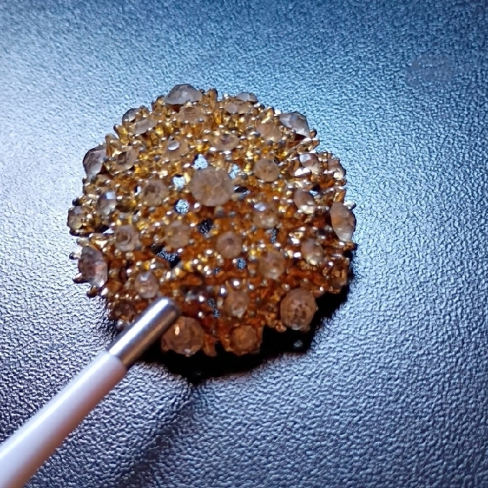 Vintage gold-toned rhinestone dome brooch Costume Jewelry - Picture 2 of 6